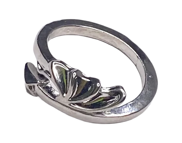 Anillo Cola de la Bestia Alada Clara, fotografía del catálogo Draco