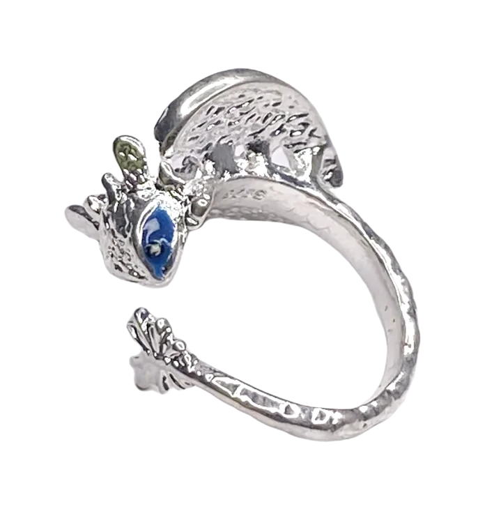 Anillo Dragón de la Noche Ojo Azul, fotografía del catálogo Draco